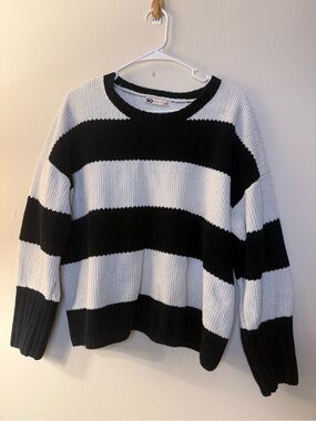 SO Black and White Ribbed Crew Sweater
